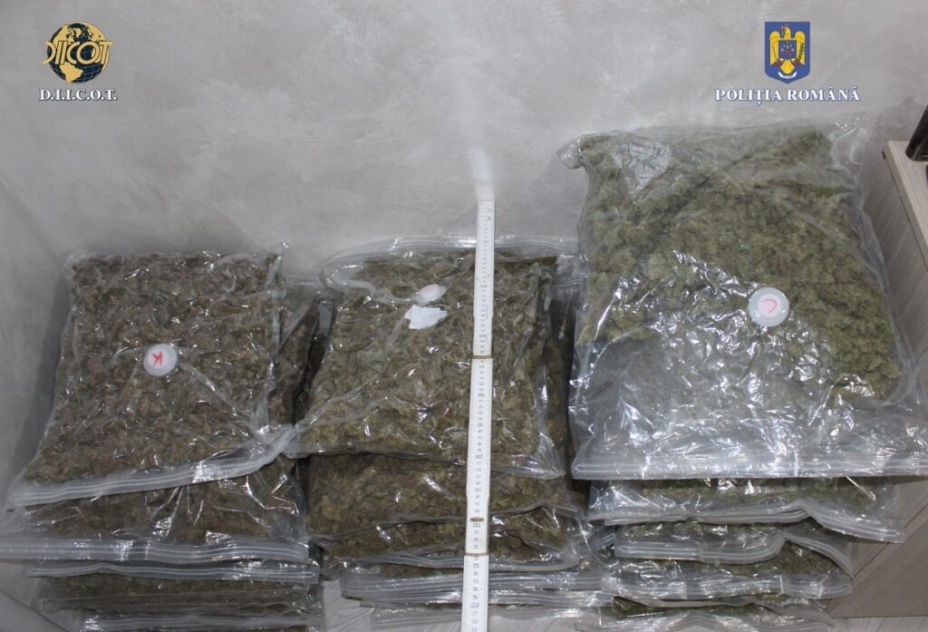 Polițiștii din Vrancea a descoperit 15 kilograme de canabis la o firmă de curierat internațional