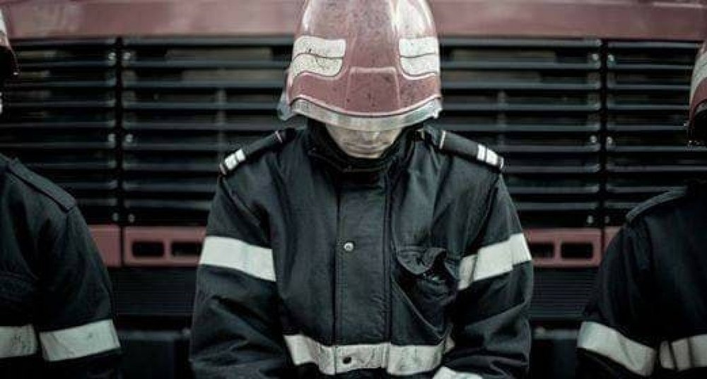 Pompier din București, arestat după ce și-a bătut soția și a stropit-o cu benzină