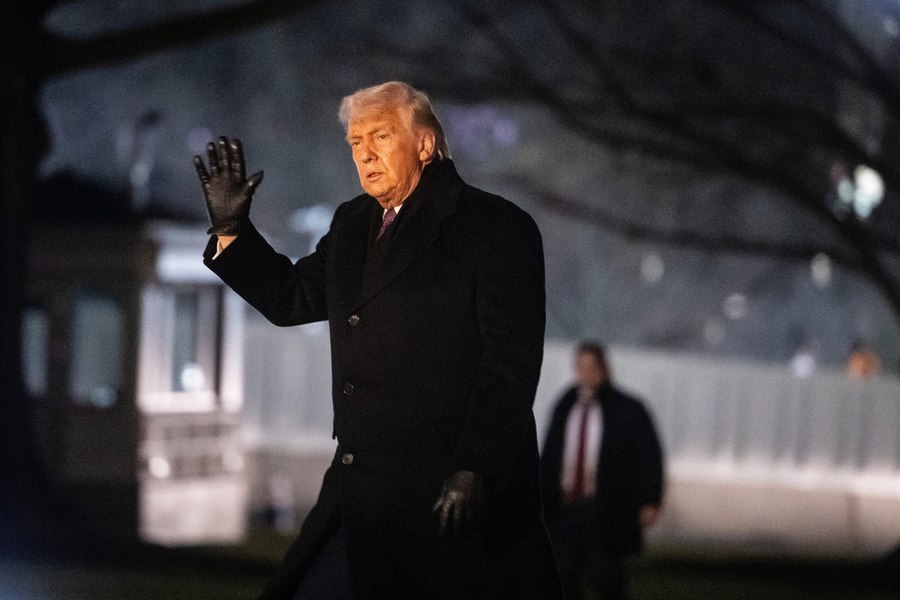Preşedintele Donald Trump a plecat de la Davos cu coada între picioare!