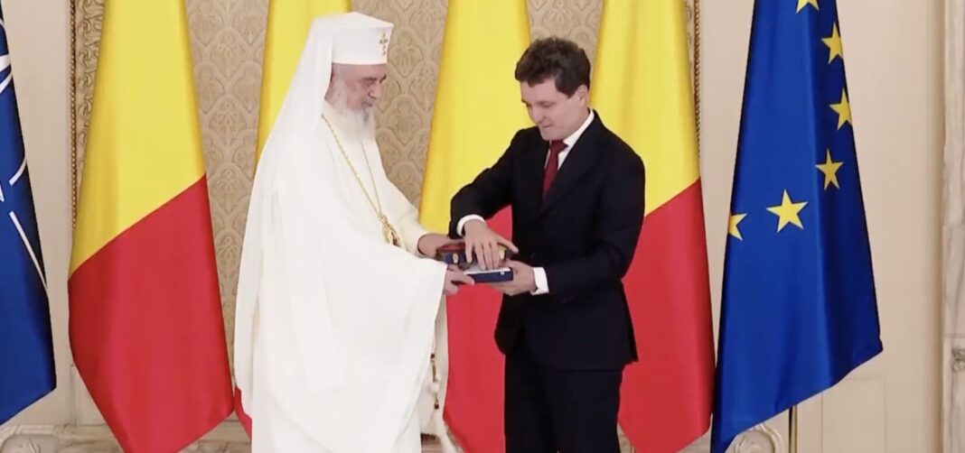 Președintele Nicușor Dan a primit cadouri în valoare de 10 mii de euro, în 2025 / Cel mai scump: o fotografie cu autograf de la Regele Charles / Cel mai ieftin: tablouri primite din Republica Moldova