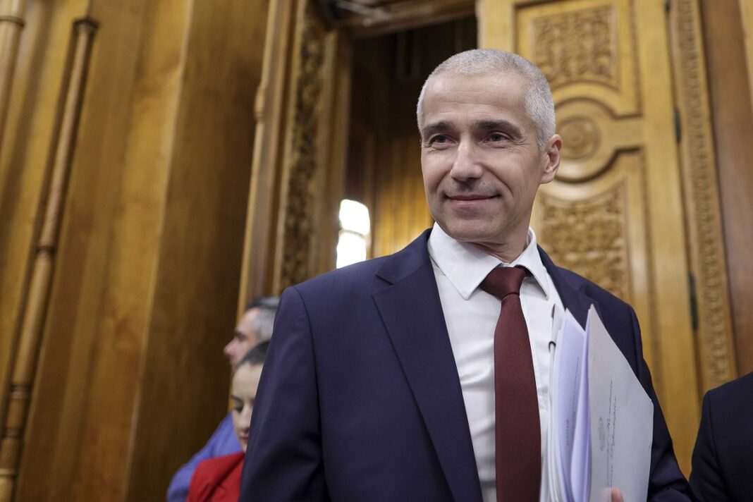 Pressone: Ministrul Justiției Radu Marinescu (PSD) și-a plagiat mai mult de jumătate din teza de doctorat. El a copiat 140 de pagini, inclusiv note de subsol și ”Cuvântul înainte” al tezei / Marinescu a declanșat concursul pentru șefii DNA, Parchetul General și DIICOT