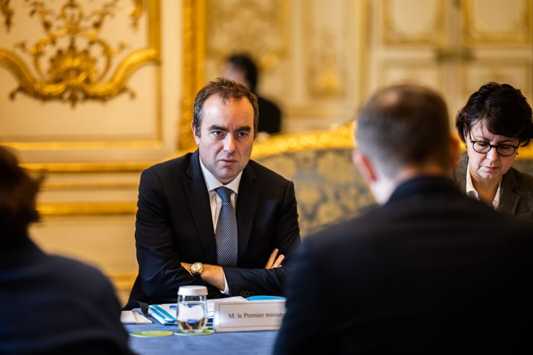 Prim ministrul Franței, Sebastien Lecornu, angajează responsabilitatea guvernului său asupra proiectul de buget pe 2026. Opozițiile de extremă dreapta și stânga anunță moțiuni de cenzură