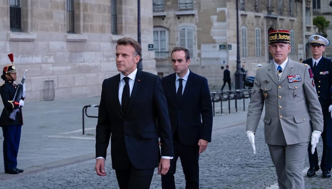 Prim ministrul Franței Sebastien Lecornu examinează varianta alegerilor legislative anticipate, confruntat cu moțiuni de cenzură ale opozițiilor de dreapta și de stânga