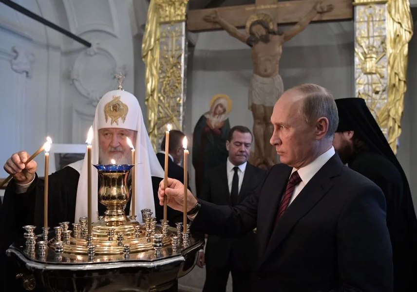 Putin a participat la o slujbă de Crăciun pe rit vechi care a durat toată noaptea. Ce anunț a făcut