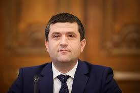 Radu Miruţă, ministrul Apărării: Guvernul îşi va asuma răspunderea pentru reducerea cu 10% a fondului de salarii în instituţiile publice. „Bugetul real şi responsabil nu poate fi conceput în acest an fără aceste reduceri de cheltuieli”