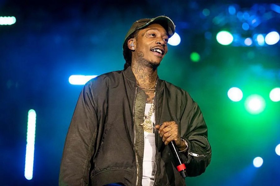 Rapperul Wiz Khalifa contestă condamnarea de 9 luni de închisoare pentru consum de canabis pe scena festivalului din Costinești