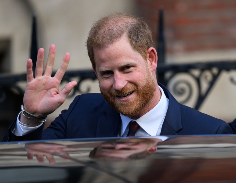 Războiul prinţului Harry cu tabloidele britanice continuă. Va depune mărturie în fața Înaltei Curţi din Londra