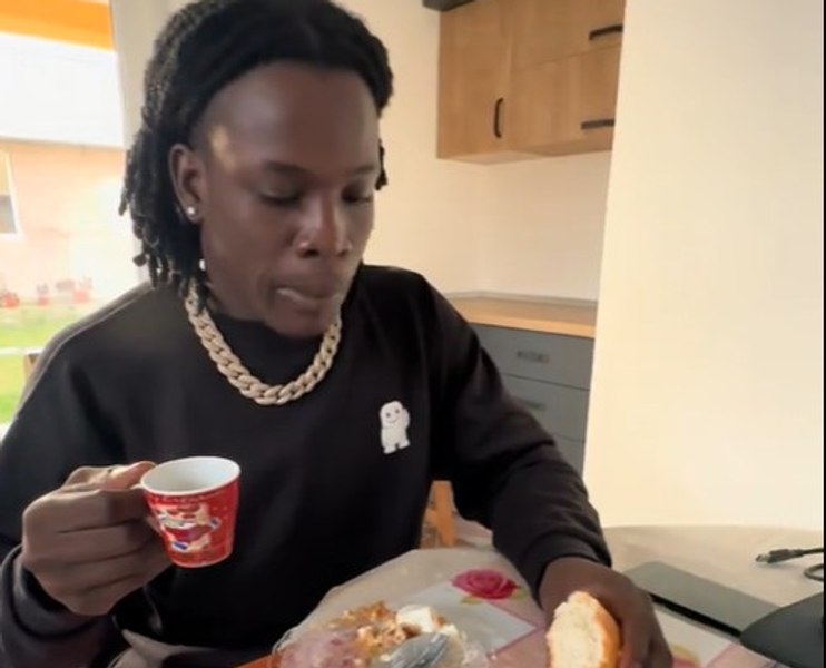 Reacția unui american care a gustat sarmale, salată boeuf și vișinată pentru prima dată: ce combinație inedită a inventat. „De atunci îmi cere zilnic”