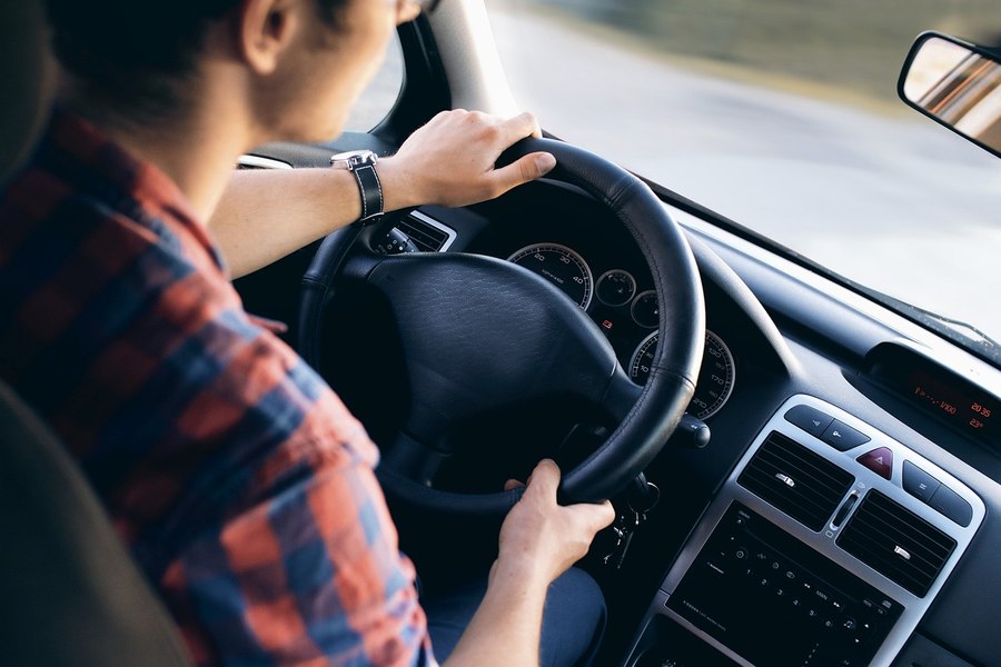Reguli dure pentru șoferi: amenzi majorate progresiv și risc de suspendare a permisului după 90 de zile de restanțe