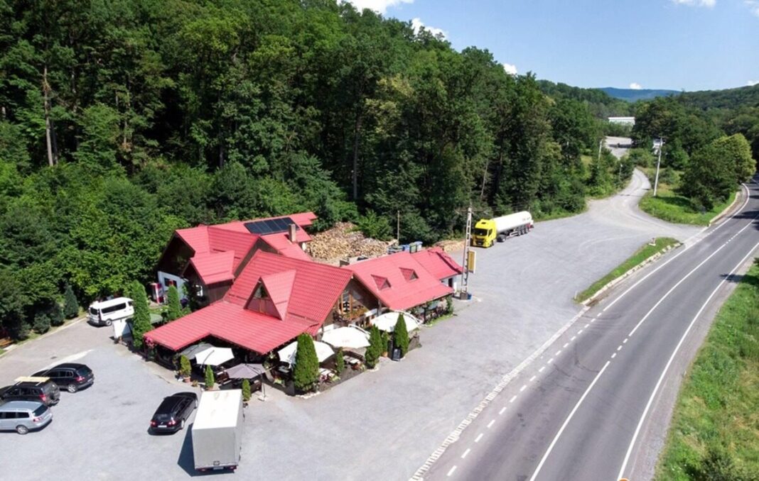 Restaurantele de la șosele, în derivă / Cum a schimbat apariția autostrăzilor fluxul de clienți / Administrator: „Vânzarea a scăzut cu 80%. Funcționăm la 20% din capacitate”