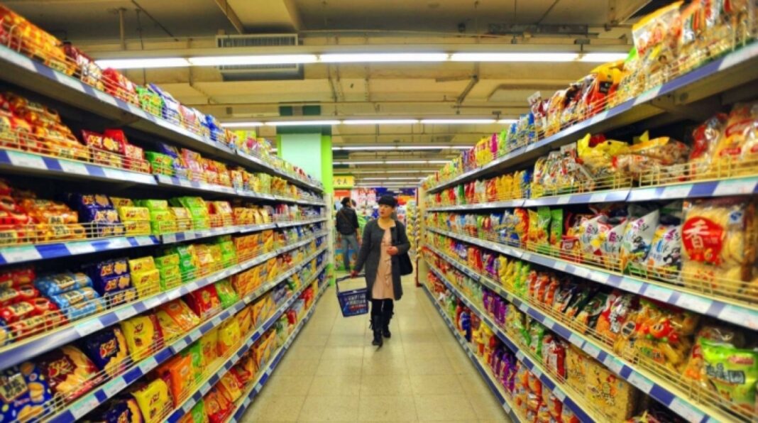 Retailul românesc pe final de an: creștere lunară, dar scădere anuală de aproape 5%