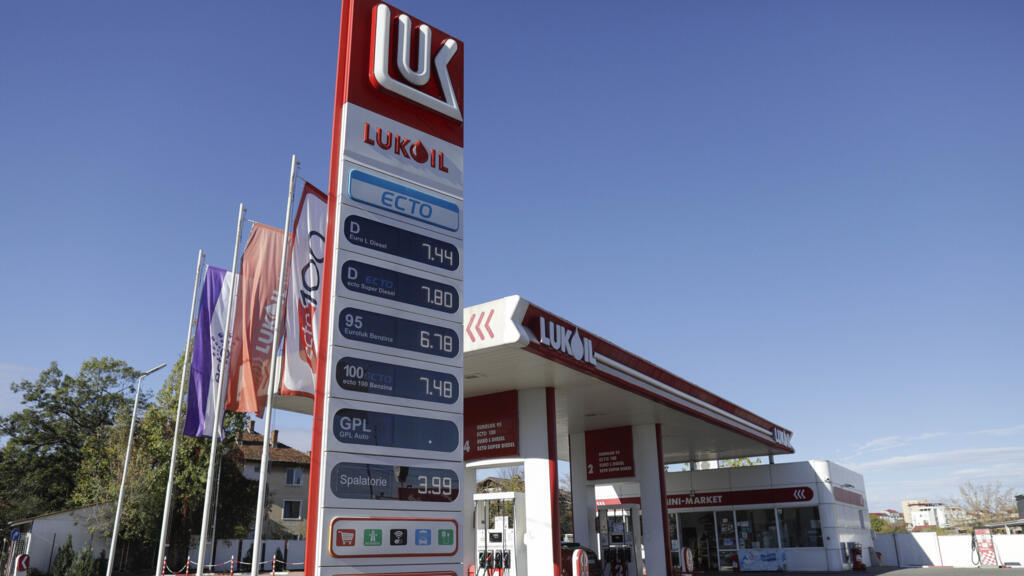 RFI: Republica Moldova naționalizează activele strategice ale Lukoil Moldova