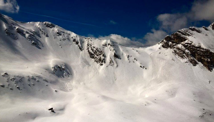 Risc mare de avalanşe în masivele Făgăraş, Bucegi, Ţarcu şi Godeanu / Peste un metru și jumătate de zăpadă grosime la Vârful Omu