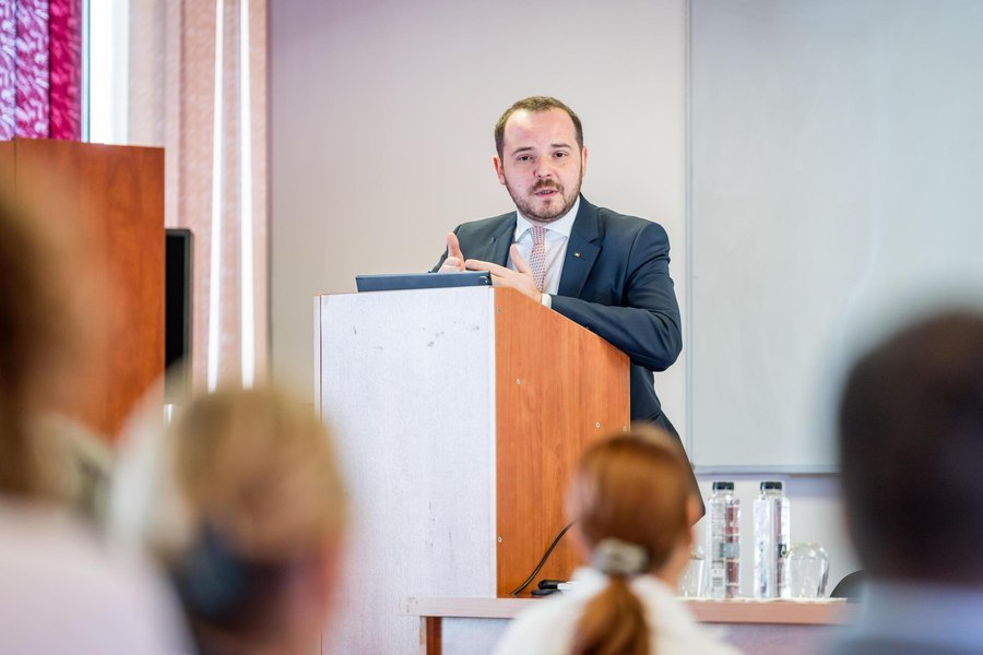 Rogobete respinge ideea coplății în oncologie, lansată de un senator POT: „Este exclus ca Ministerul Sănătății să susțină o astfel de abordare”