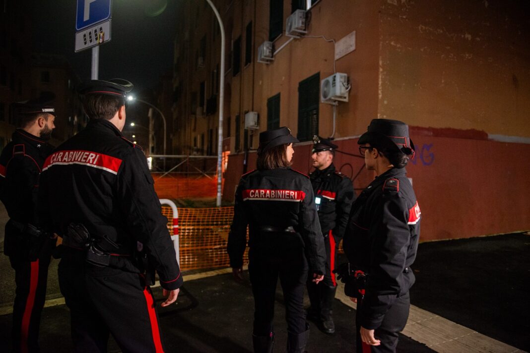 Român arestat în Italia pentru jaf armat / A furat, alături de un italian, 2.000 de euro dintr-o benzinărie / Angajatul a fost amenințat cu pistolul