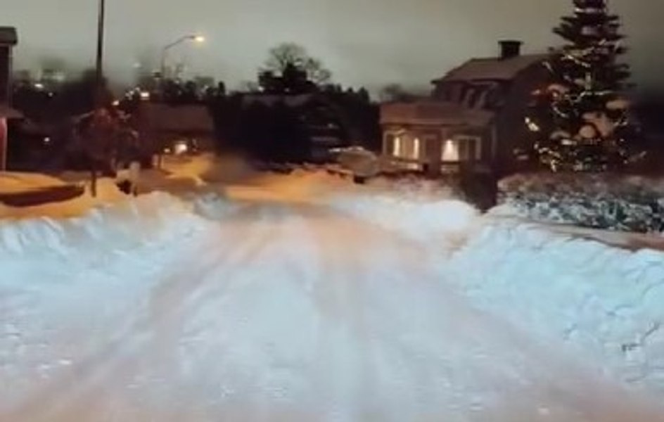 Român din Suedia, surprins de iarna extremă: „Sunt confuz, nu plânge nimeni că drumul e necurățat?”