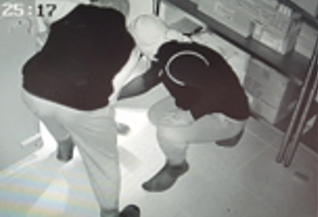 Români în Tirol: au spart un bar și au furat seiful / L-au tras pe pârtia de schi și au fost prinși