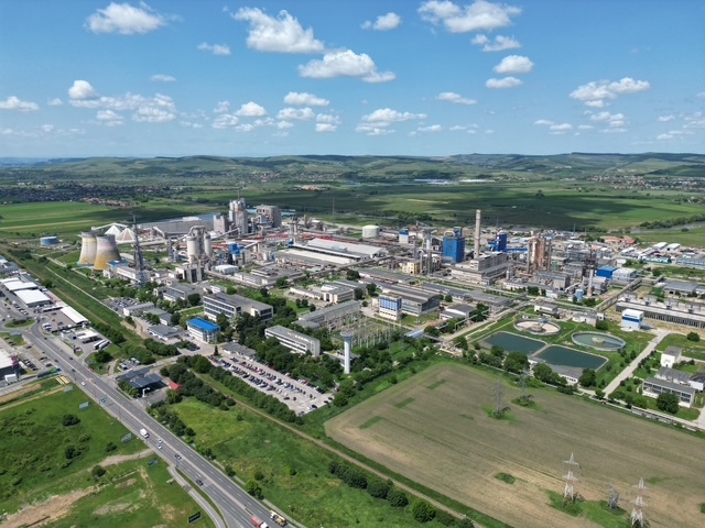 Romgaz vine cu clarificări şi spune că nu a transmis nici o ofertă angajantă pentru achiziţia activelor Azomureş, ci doar un interval de preţ orientativ. Totodată, compania deţinută de stat analizează şi alte oportunităţi de investiţii în industria îngrăşămintelor chimice din România