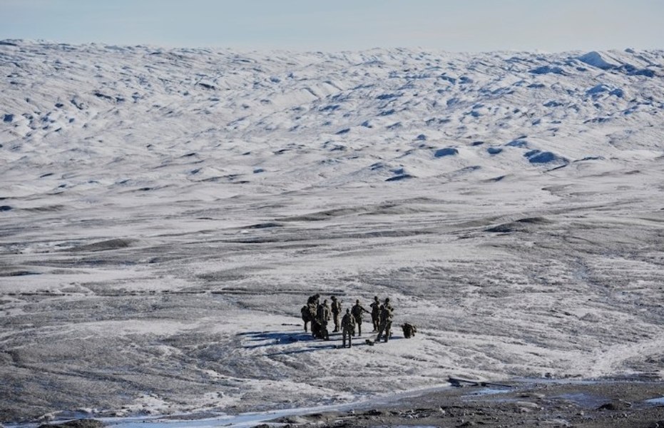 „Să vină aici”. Statele Unite, invitate să participe la exerciţii militare în Groenlanda