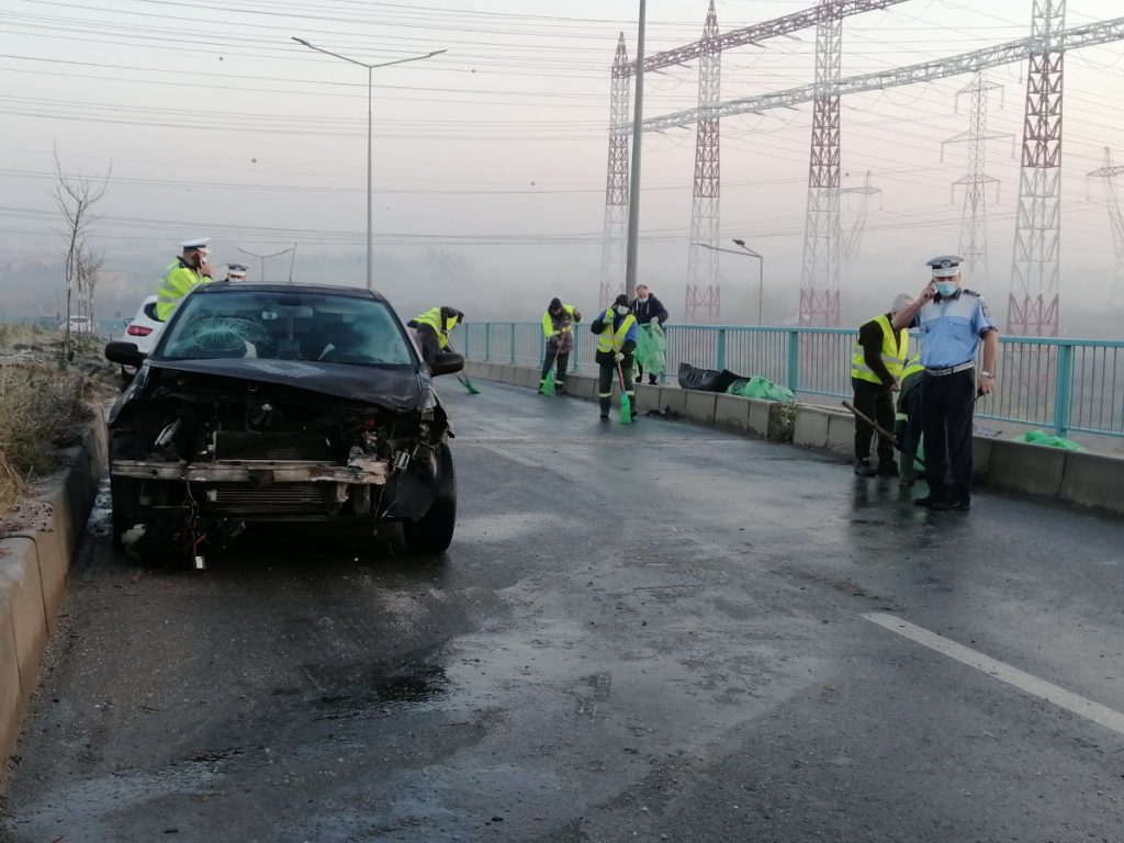 Şapte autoturisme implicate într-o tamponare în lanţ pe autostrada A1 / Nu sunt victime