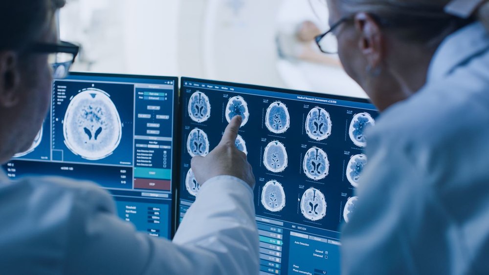 Scandal în sănătate: CNAS acuză „practici grave” după ancheta despre folosirea parafele radiologilor de la stat în clinici private
