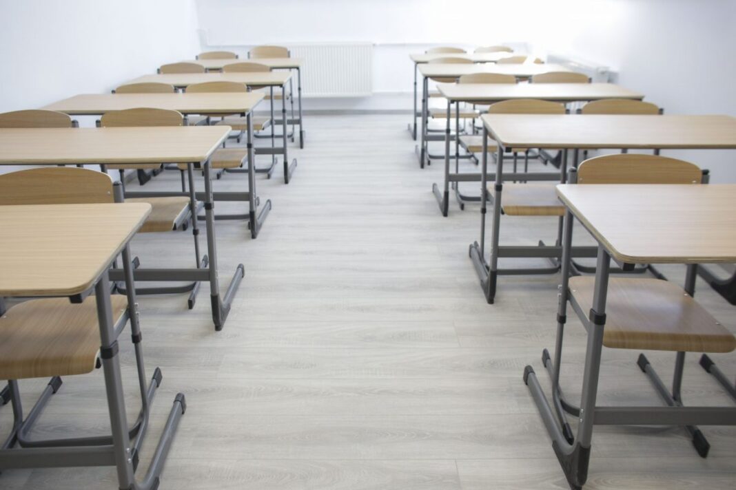 Școli închise sau mutate online din cauza gerului: măsuri speciale în mai multe județe