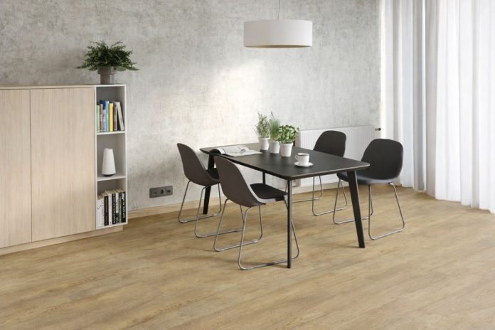 Se zgârie parchetul SPC? Sfaturi practice de îngrijire