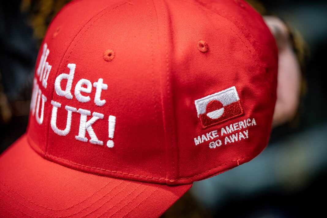 Șepcile „Make America Go Away” câștigă popularitate pe fondul conflictului legat de Groenlanda