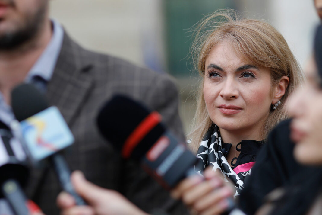 Silvia Uscov cere și anularea, nu doar suspendarea, actelor prin care au fost numiți jduecătorii CCR Dacian Dragoș și Mihai Busuioc