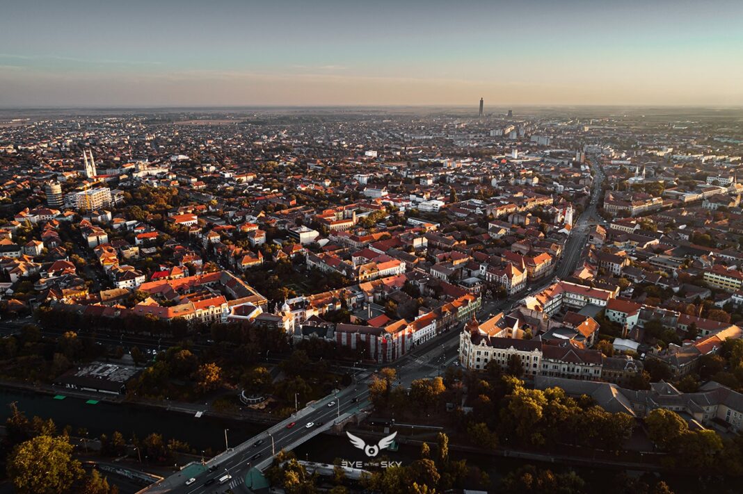 Sondaj în Timișoara: Companiile private beneficiază de cea mai mare încredere / Urmează armata, primăria și biserica / 70% dintre localnici sunt mulțumiți de transportul în comun