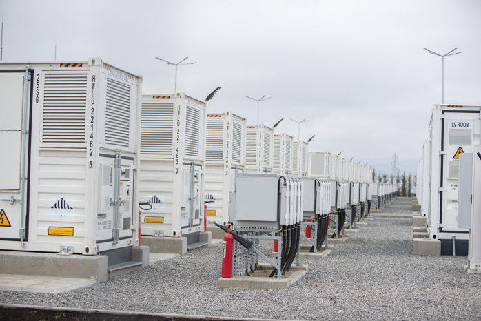 Stocarea de energie, noua piaţă vedetă din sector, dominată de antreprenori. Anul trecut s-au realizat investiţii de circa 160 mil. euro. Care au fost cele mai mari proiecte finalizate? Teofil Mureşan, unul dintre cei mai mari antreprenori locali, este la acest moment cel mai puternic investitor din stocarea de energie din România