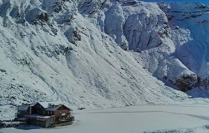 Stratul de zăpadă a depăşit un metru la Bâlea Lac / Risc mare de avalanşe