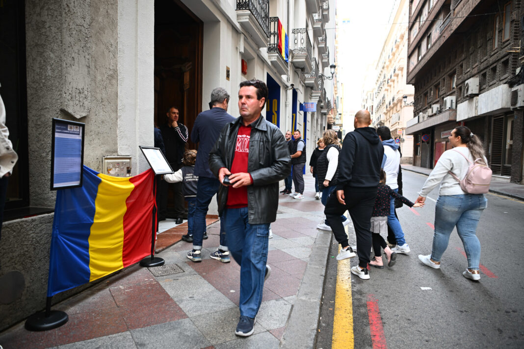 Studiu despre diaspora divizată. Ce-i diferențiază pe votanții lui George Simion de cei ai lui Nicușor Dan