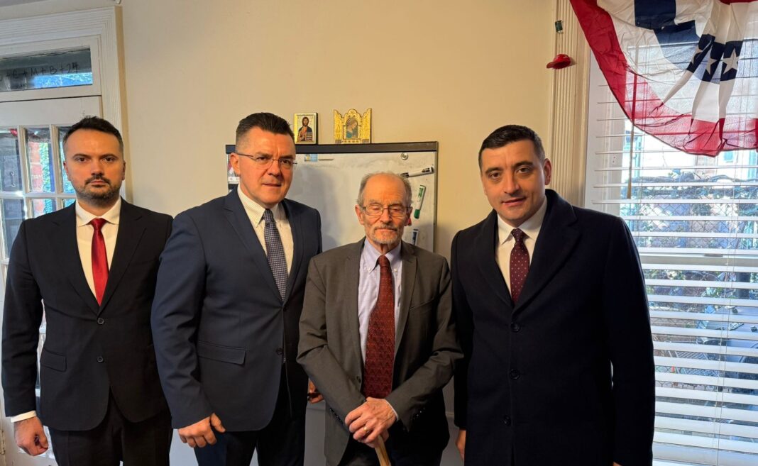 Stupoare și nemulțumire în AUR după ce George Simion și Dan Dungaciu s-au întâlnit cu expertul american Daniel Fried, care i-a acuzat de extremism și legături cu Rusia pe Simion și Călin Georgescu. ”Cum să te lauzi cu un sorosist care a girat furtul alegerilor?”