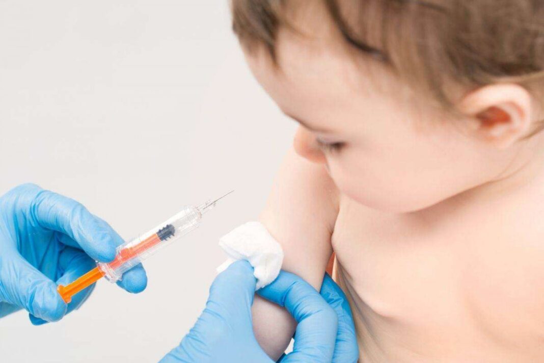 SUA reduc vaccinurile recomandate copiilor: critici dure din partea specialiștilor în sănătate