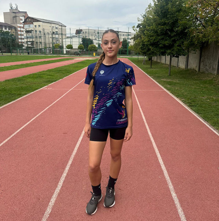 #superstories. Business sportiv. Pariul ZF pe viitorii campioni. Cum au crescut. Maria Botiz 13 ani, atletism: Atletismul ajută la dezvoltarea atât fizică, cât şi morală. Prin atletism, un copil îşi îmbunătăţeşte condiţia fizică, capătă încredere în sine, învaţă să muncească pentru obiectivele sale şi să accepte atât victoriile, cât şi eşecurile