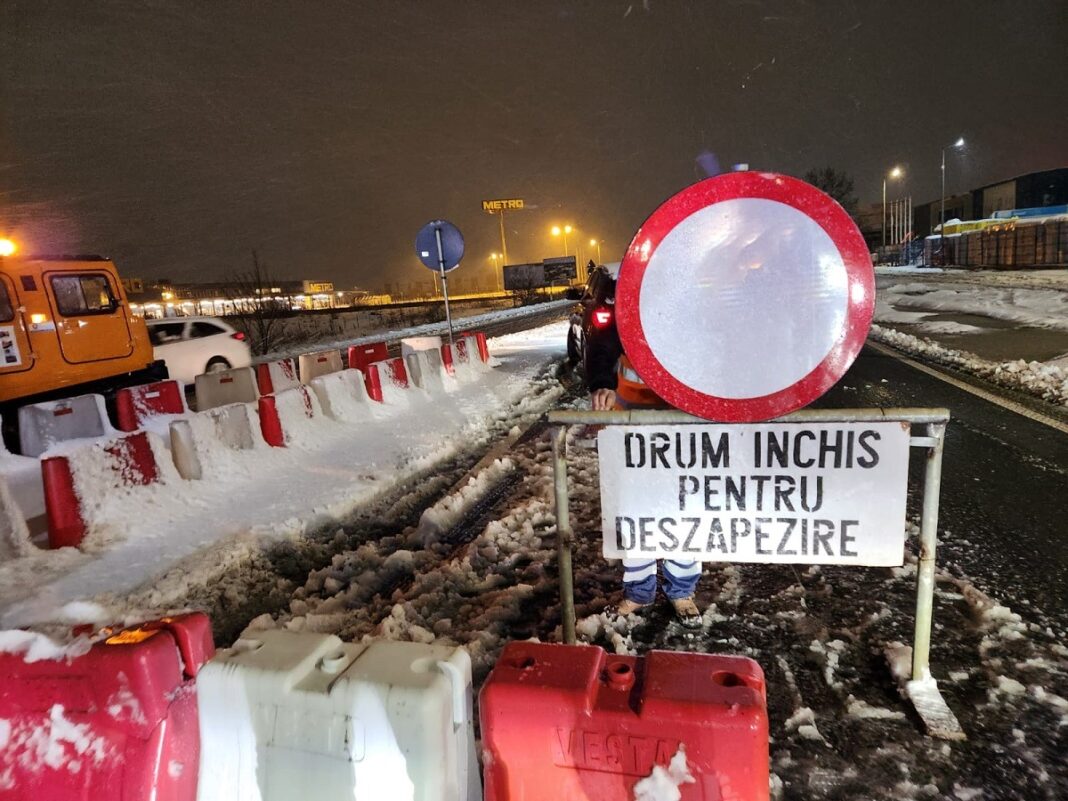 Trafic blocat între Novaci și Rânca din cauza ninsorilor / ”Utilajele de deszăpezire se deplasează cu mare dificultate din cauza aglomerației”