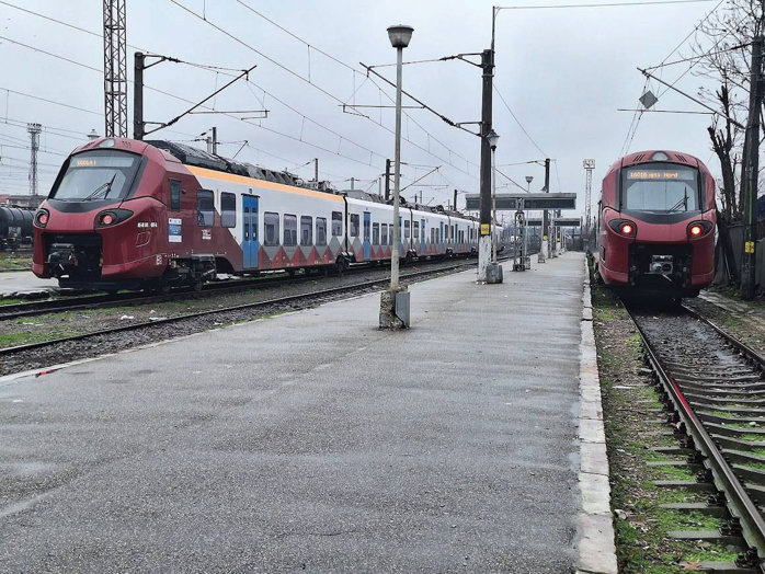 Trei contracte de peste un miliard de euro pentru trenuri şi locomotive electrice noi. Când vor intra în circulaţie ramele produse de PESA, Alstom şi TRAXX