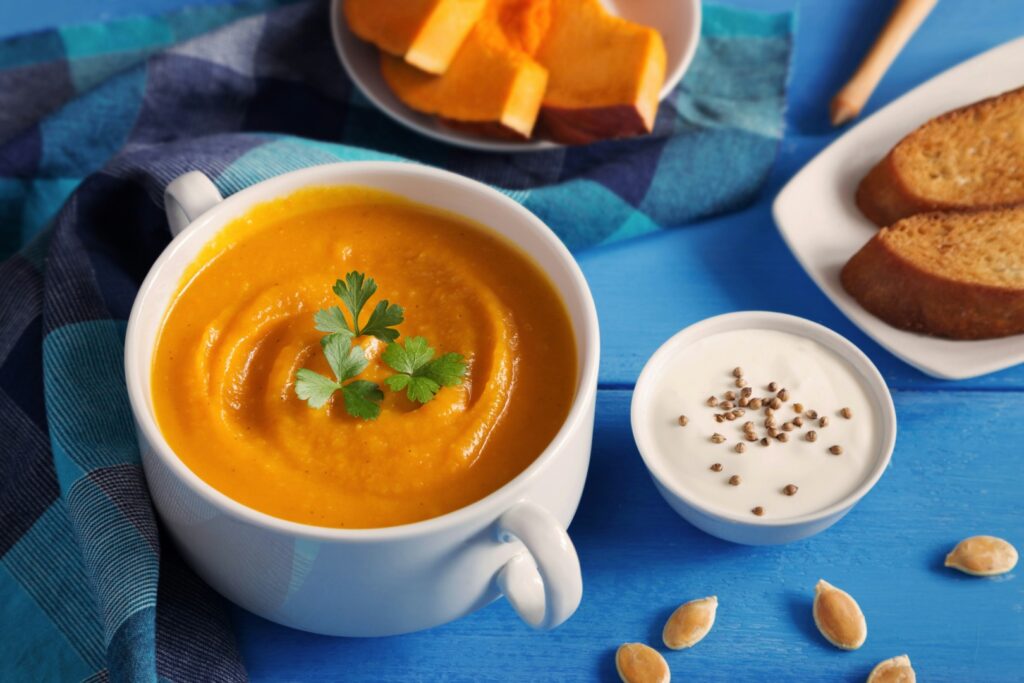 Trei idei de meniuri sățioase și echilibrate, care să te ajute să integrezi cât mai multe legume și proteine în dieta zilnică