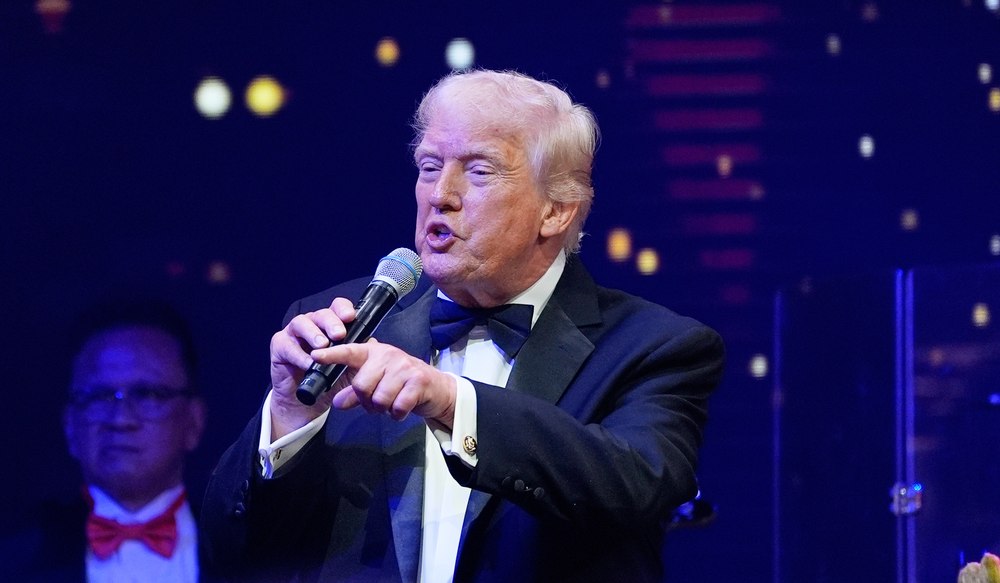 Trump amenință Canada cu taxe de 100% dacă încheie un acord cu China: „O va devora complet”