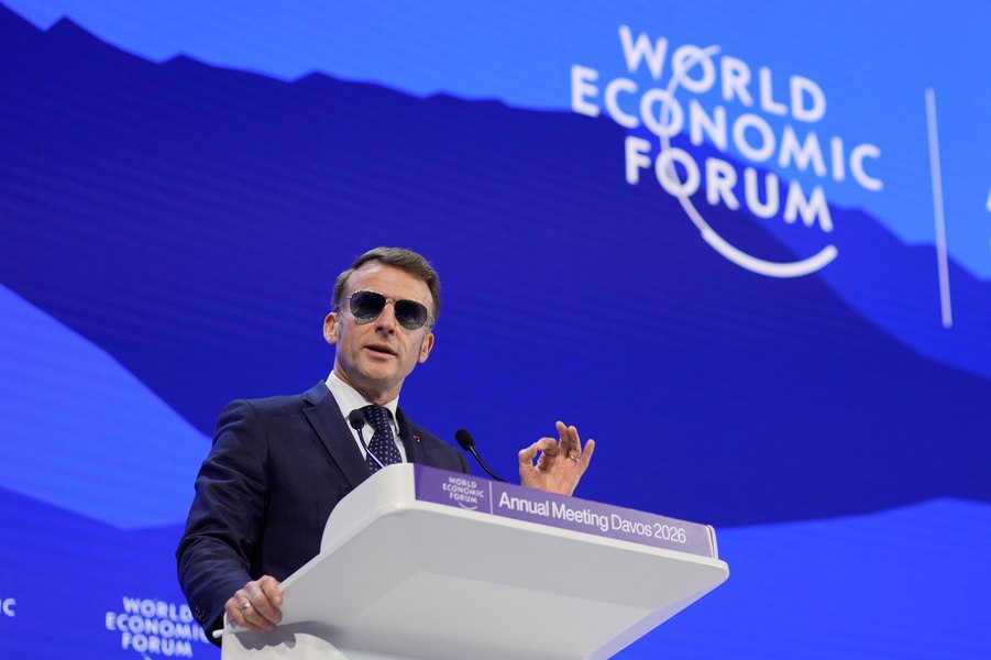 Trump, ironii la Davos despre ochelarii lui Macron: „Ce naiba s-a întâmplat?”