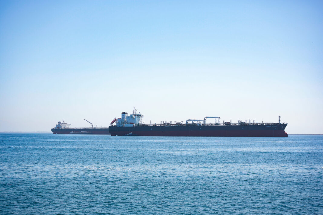 Ucraina cere UE să acţioneze „fizic” împotriva petrolierelor din flota-fantomă a Rusiei