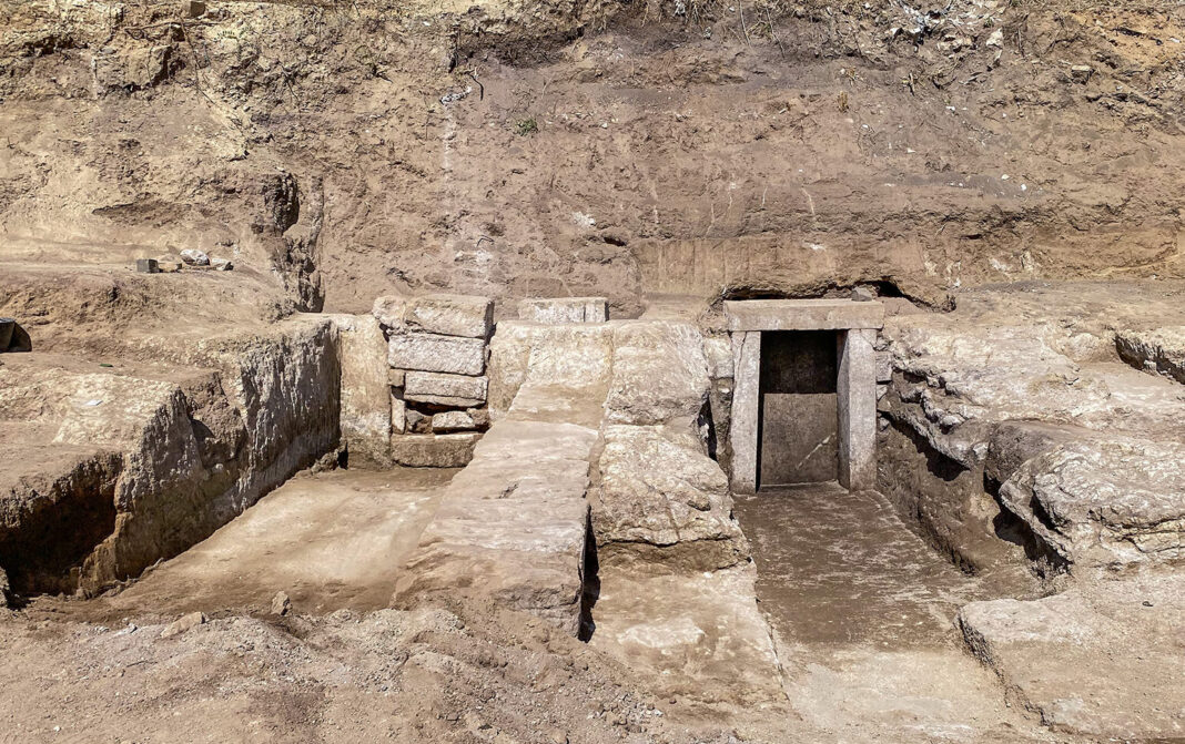 Un altar dedicat lui Hercule, vechi de 2400 de ani, și morminte nobiliare au fost descoperite în afara zidurilor Romei