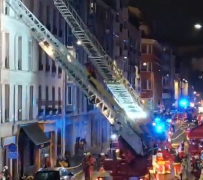 Un apartament din Paris s-a prăbușit peste cel de dedesubt în timpul unei petreceri. Mai multe persoane au fost rănite