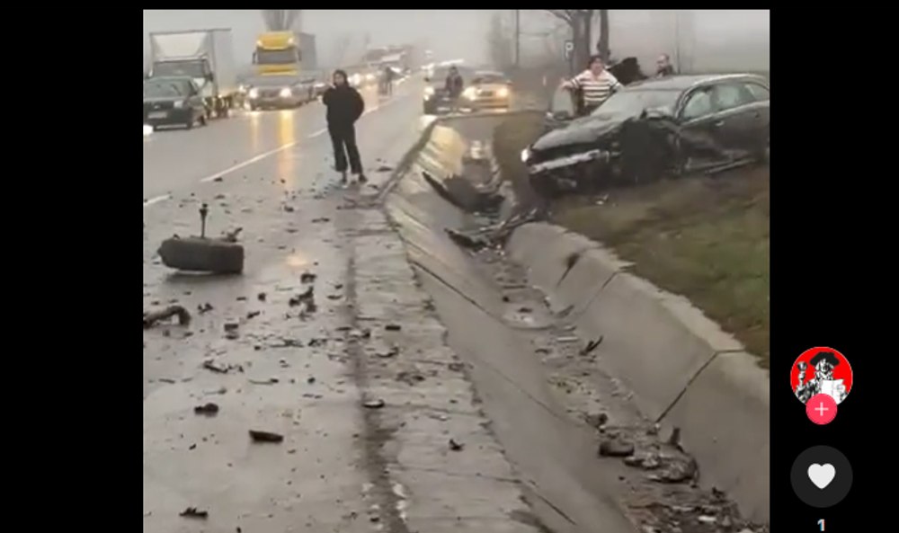 Un bărbat a murit după ce mașina în care se afla s-a ciocnit cu o alta, pe E 85, în județul Neamț. Doi copii și trei adulți sunt răniți