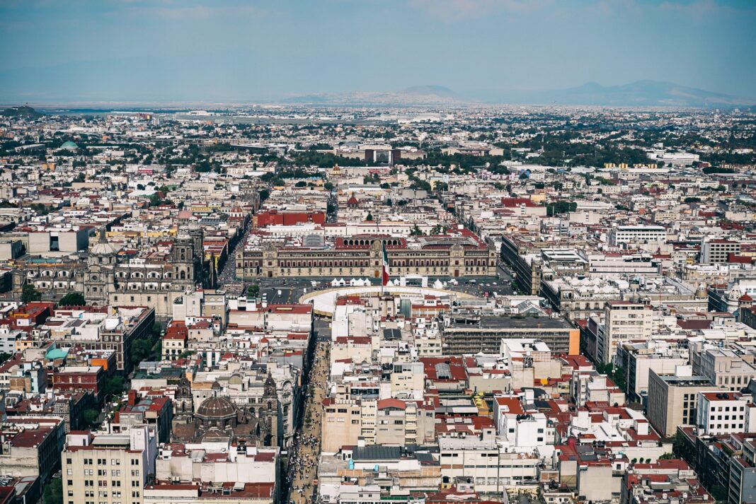 Un cutremur de magnitudine 6,5 a lovit sudul și centrul Mexicului / Turiștii din Mexico City și din stațiunea Acapulco au ieșit în stradă când a început seismul