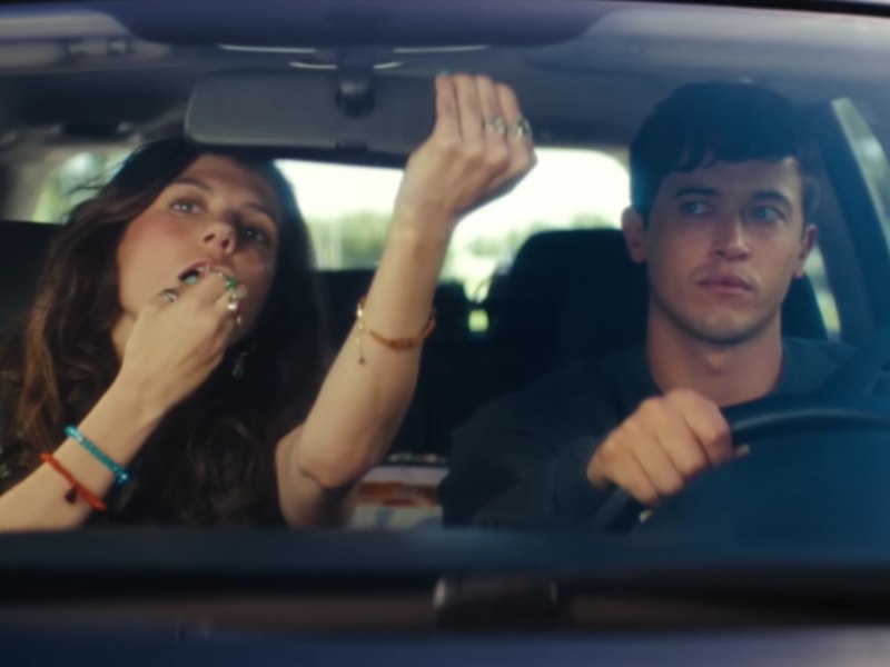 Un film romantic a devenit, în doar câteva zile, una dintre cele mai populare producții de pe Netflix, inclusiv în România
