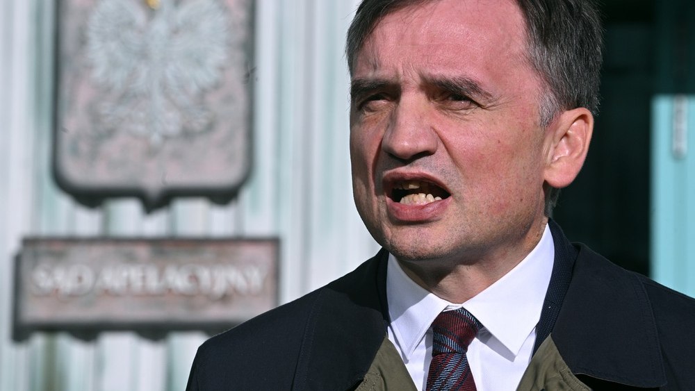 Un fost ministru de justiție polonez, urmărit pentru deturnare de fonduri, a primit azil politic în Ungaria