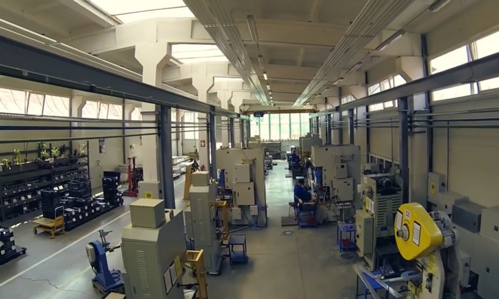 Un mare producător de piese și accesorii auto anunță concedieri masive: sute de angajați trimiși în șomaj în 2026