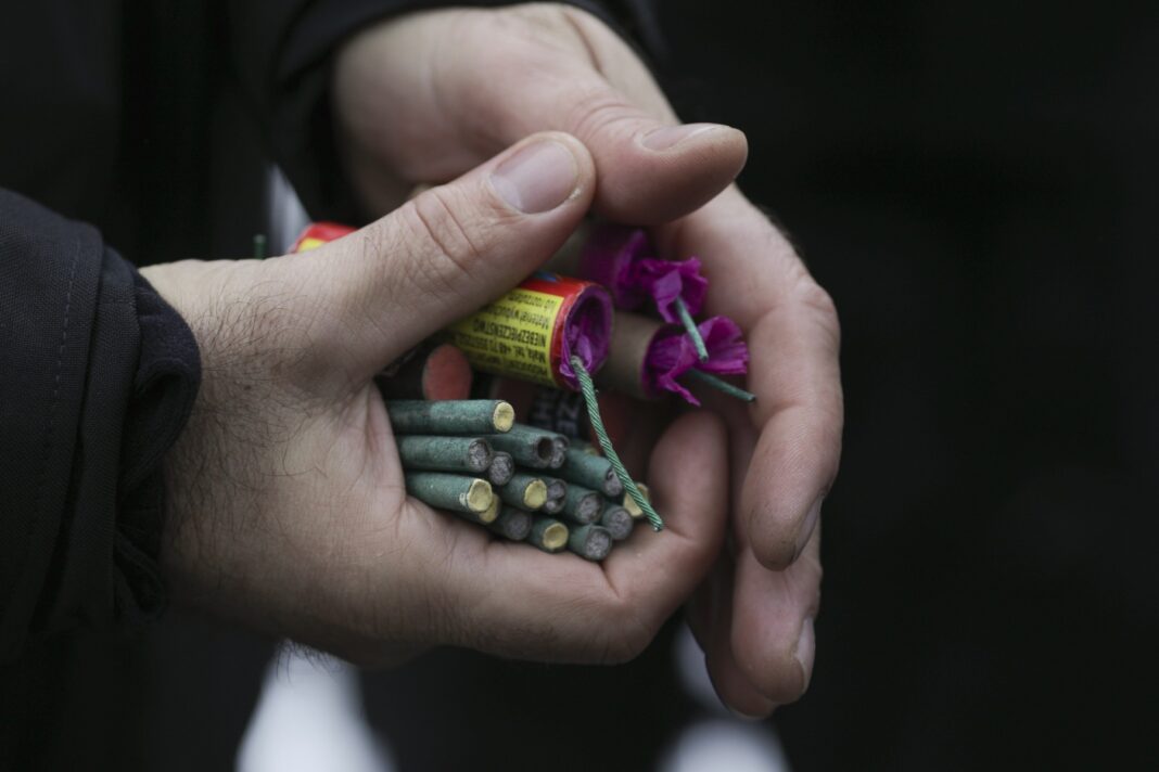 Un minor român a rămas fără o mână după explozia unei petarde în Italia. Un bărbat a murit, iar sute de persoane au fost rănite în noaptea de Revelion